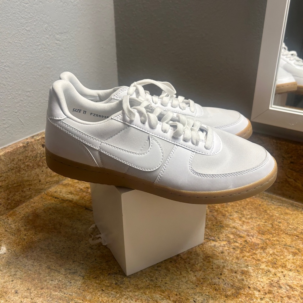 Women's Nike Field General Sneaker (Women) 11 Good used condition sneaker - Picture 2 of 7